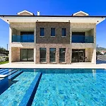 Βίλα Sahra Exclusive Dalyan - Family-friendly Luxury In Dalyan Centre With Large Private Pool & Garden *
